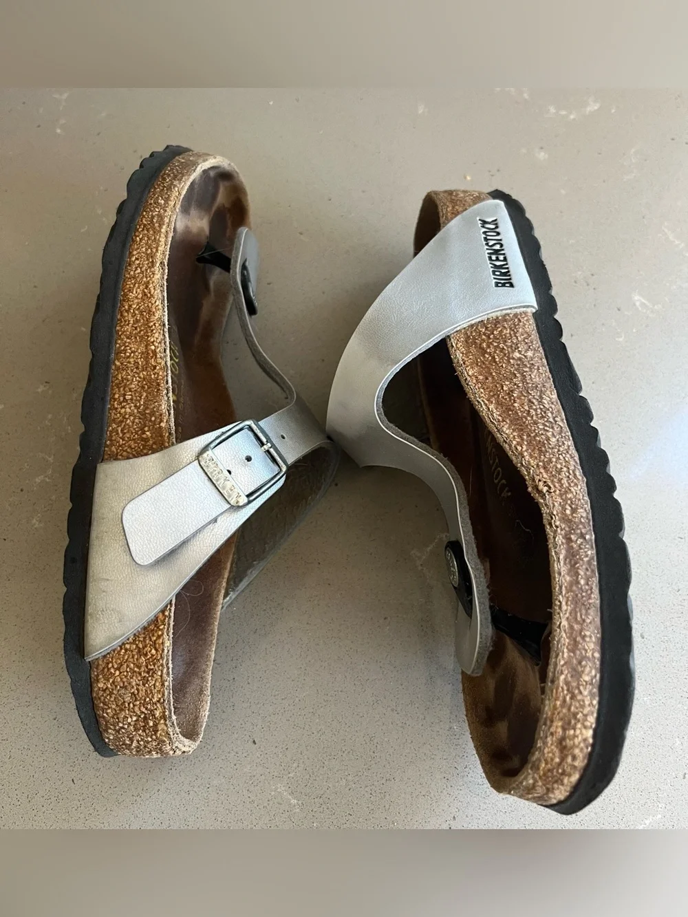 Birkenstock Gizeh Women’s SZ 37 US 6 Medium Silver Metallic Sandals